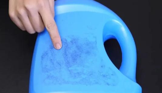 胶带顽固胶印怎么去除,如何快速去除透明胶带留下的胶印