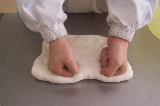 安琪油条膨松剂的使用方法,无矾油条制作及配方全部过程