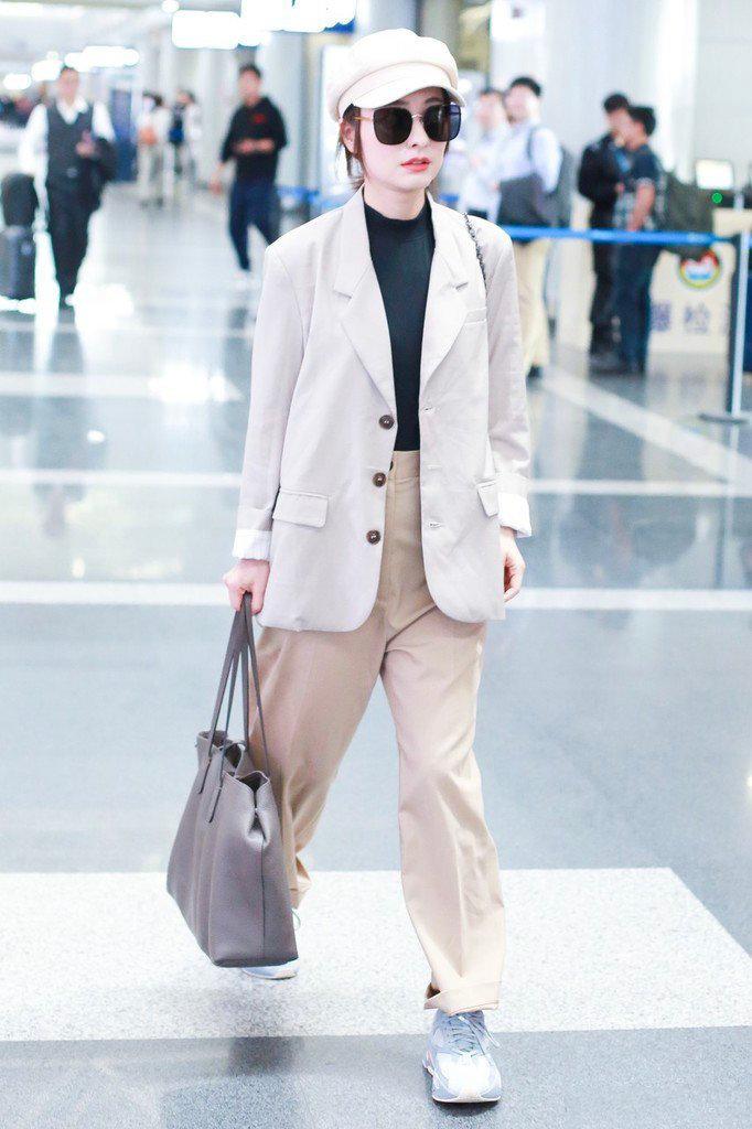 秋冬用好奶茶色穿出高级感,显白的奶茶色让你气质甜美高雅