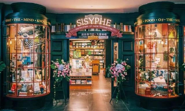 重庆周末适合读书的地方,世界读书日青年在图书馆看书