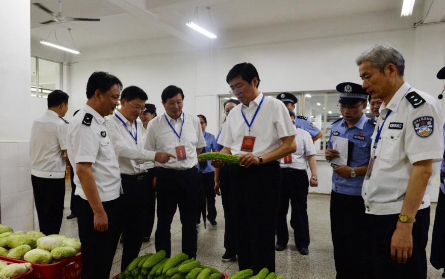 犯人在监狱里要生活费吗,犯人在服刑有没有生活费