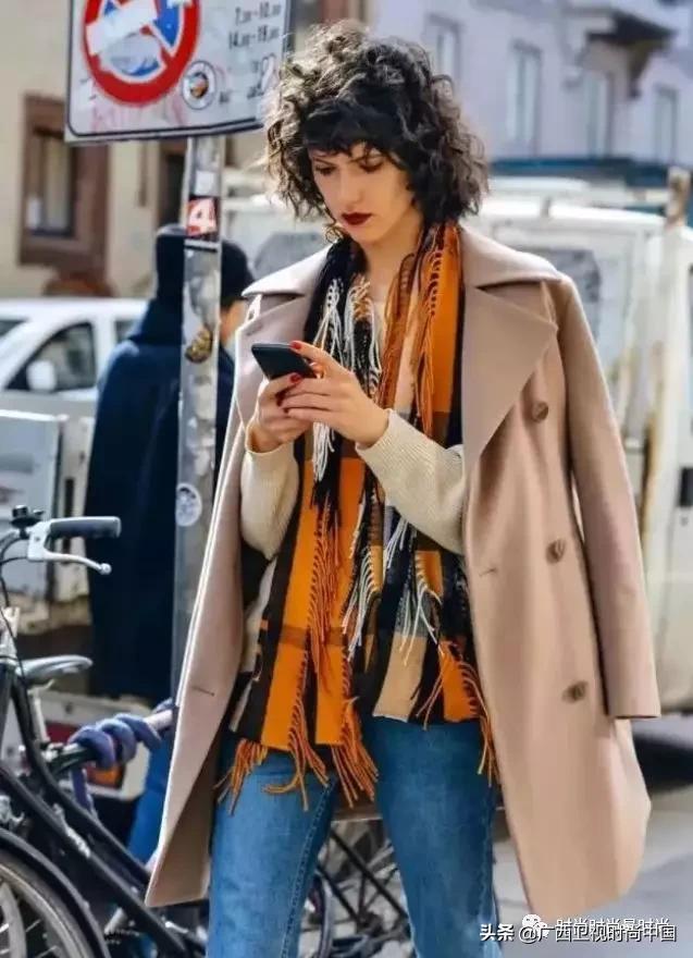 是时候让围巾来“盘活”你的整个衣柜了