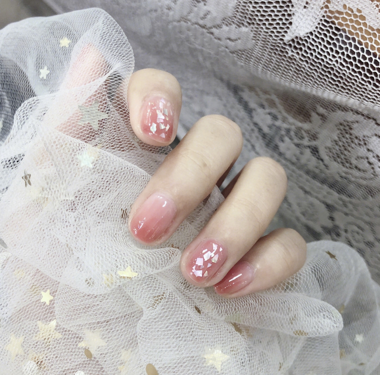 美甲夏日显白气质清冷,夏日仙气美甲适合指甲往里面长的