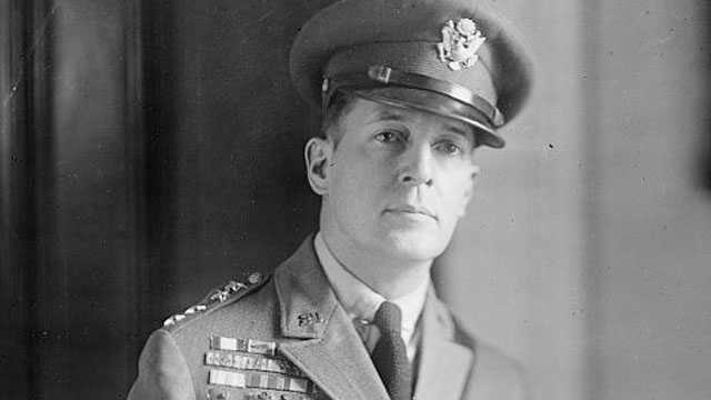 美国将军麦克阿瑟唯一的败仗,美国名将麦克阿瑟被谁打败