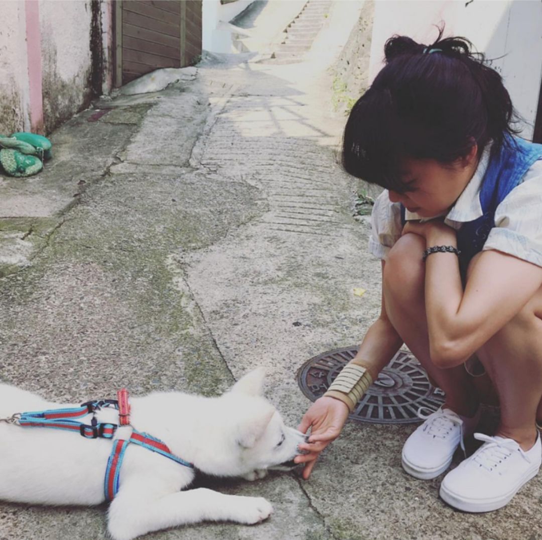 韩剧女主连衣裙穿搭,韩剧中冬天碎花半身裙