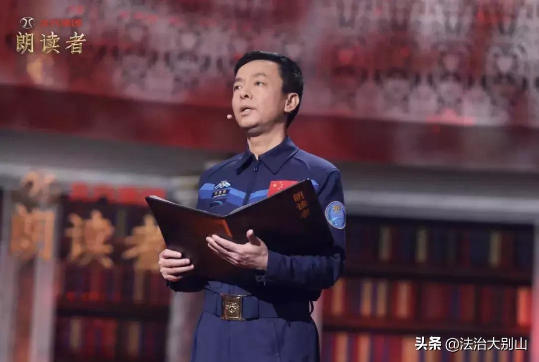 董卿朗诵眼泪完整版视频加文字,董卿说过的经典语录人生的眼泪