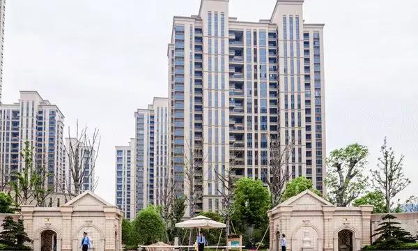 开发商建好的房子可以拆改吗,自己的房子开发商可以强制拆吗