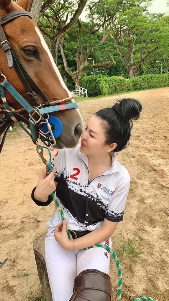 关之琳年轻爱珠宝,香港女星关之琳珠宝