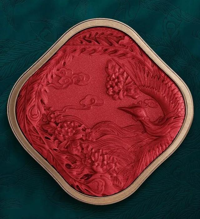 被李佳琦捧火的化妆品，没想到包装成了国潮风