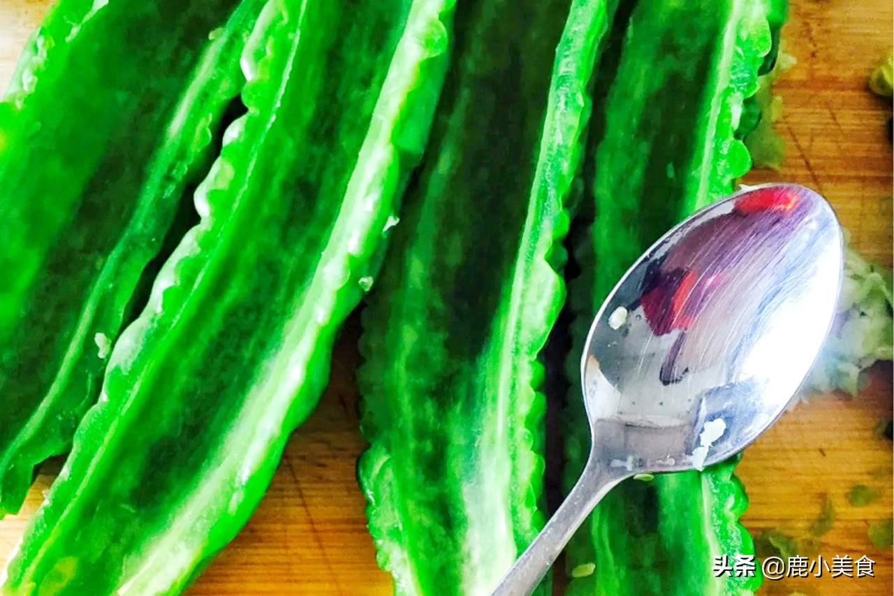 苦瓜怎么选嫩的,苦瓜怎么挑的