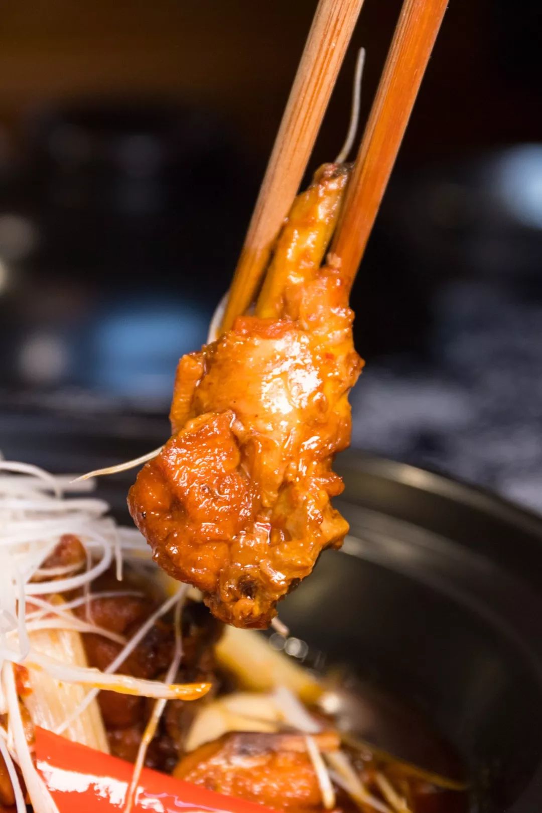 人均60的餐厅带舞台,60人一桌的餐厅