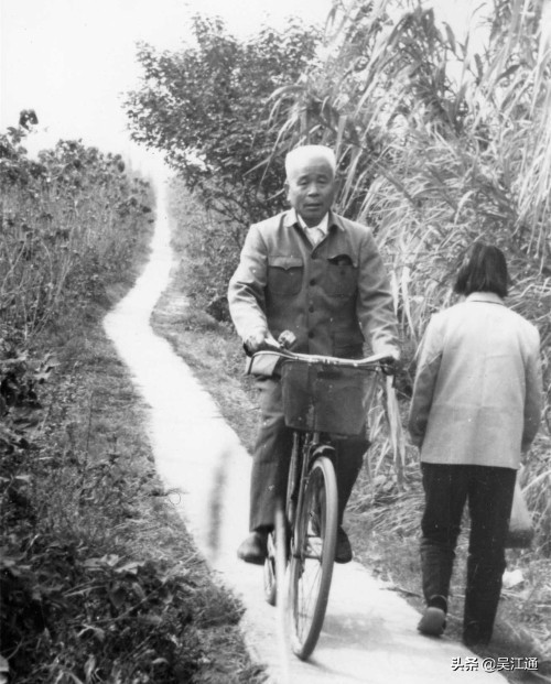 盛泽的同学们，还记得那个赤鼻子老师吗？