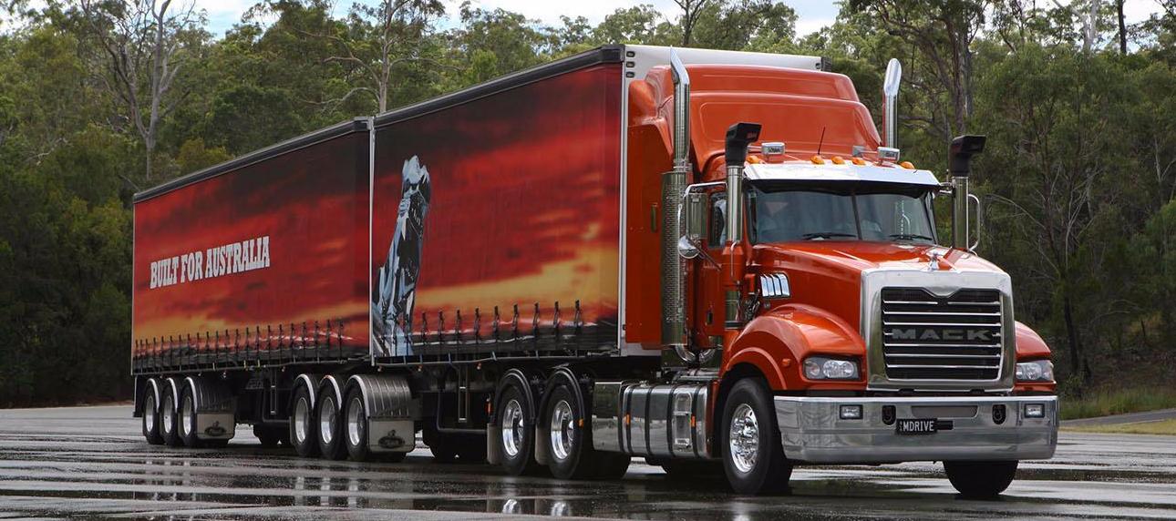 为啥美国重卡的排气向上设计，而国内重卡是朝下的呢？