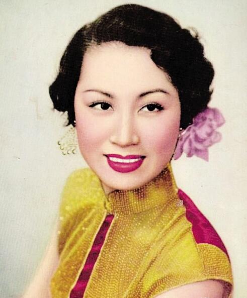 1988年,在大会上“请小平同志不要吸烟”的女人,后来怎样了