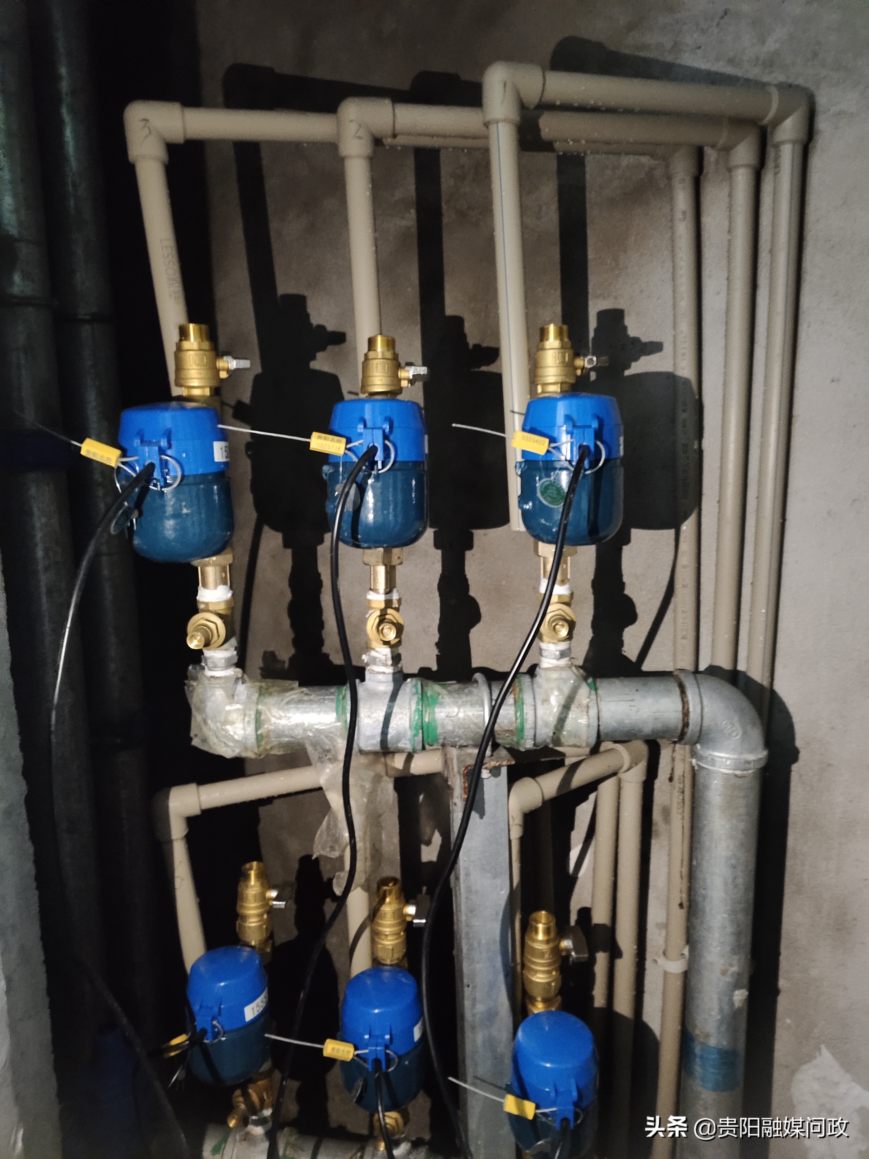 居民反映思源溪谷小区“水有点浑”！花溪水务：提前接入管道，先让居民用上干净水！｜融媒问政