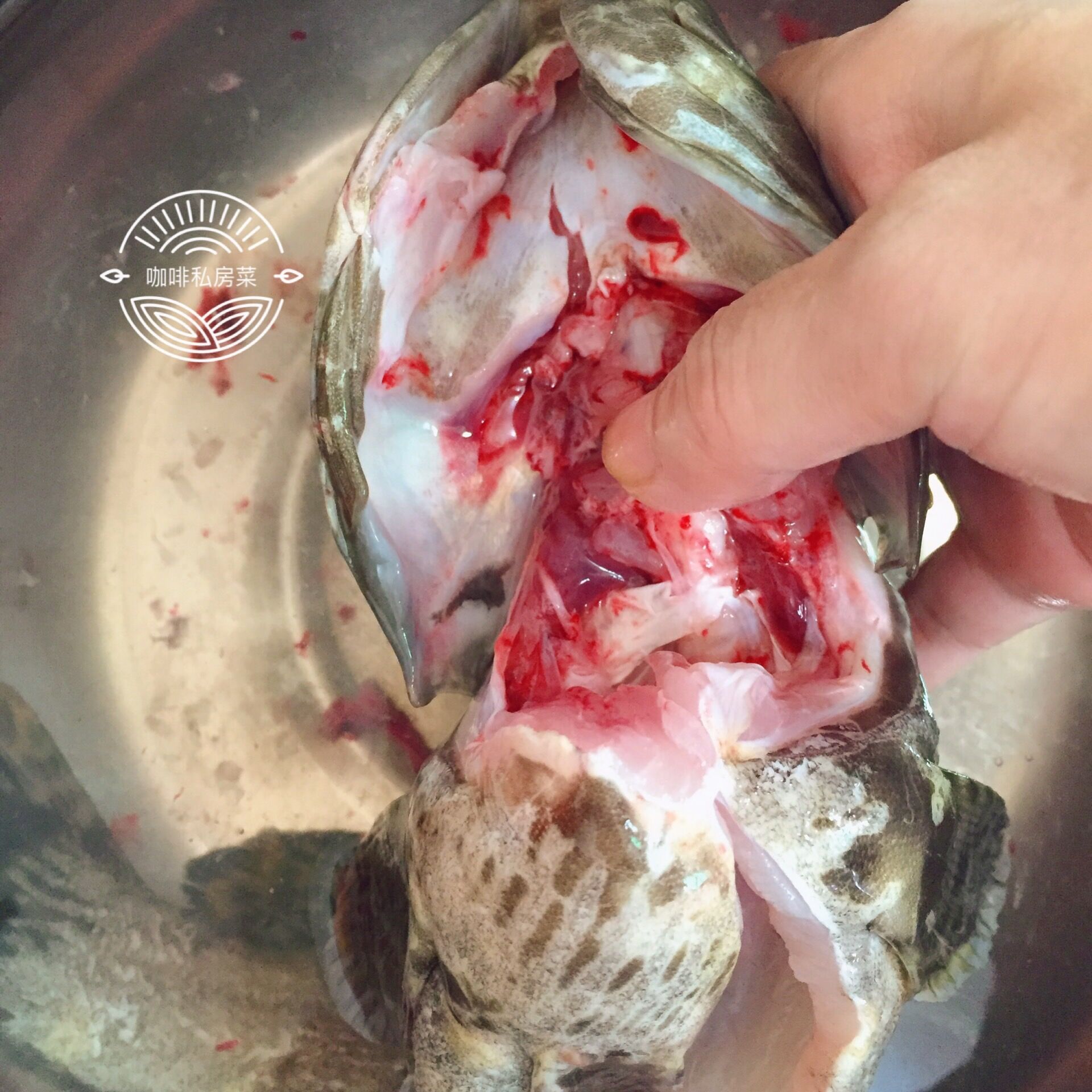 怎样清蒸鱼又嫩又好吃的简单方法,清蒸鱼记住这些小技巧鲜嫩美味