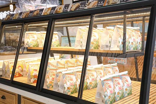 挨打4小时才能吃到的*力暴**吐司店空降太原！开业免费吃