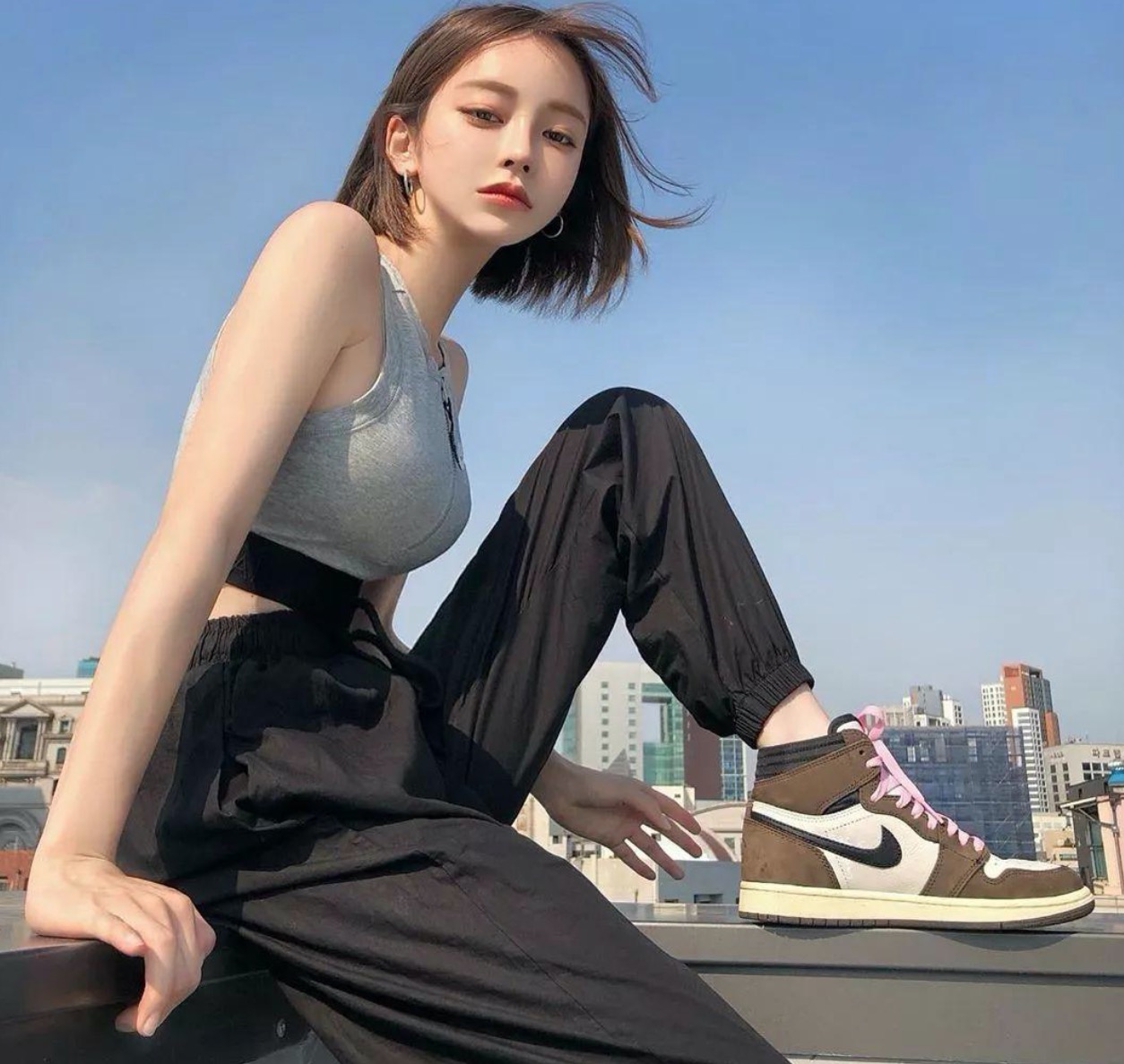 soda潮鞋女神,choker穿搭女