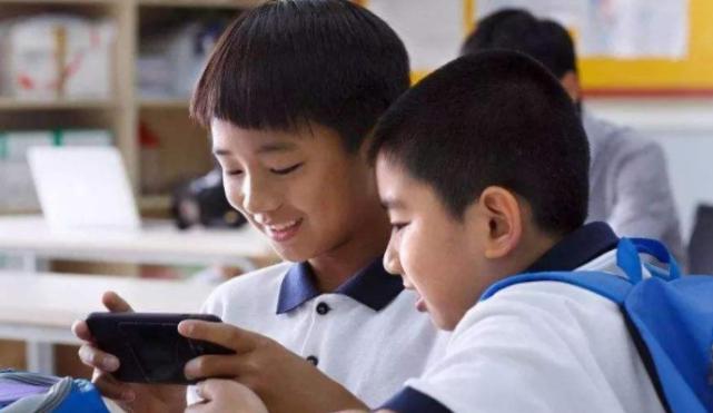 初中生沉迷手机游戏打父母,初中生痴迷手机游戏怎么办