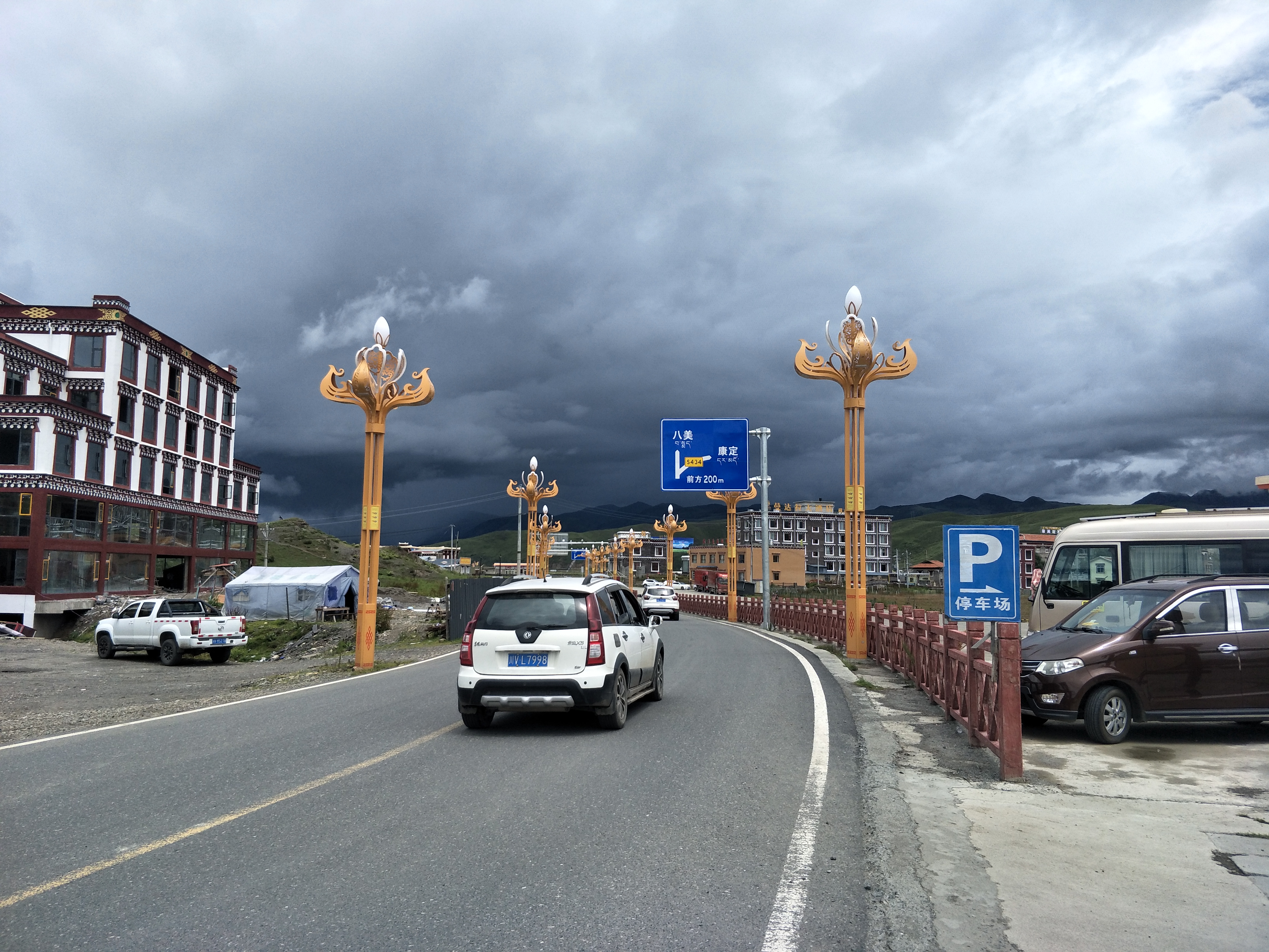 318国道沿途能感受到最明显的变化,318国道沿途的风景有哪些