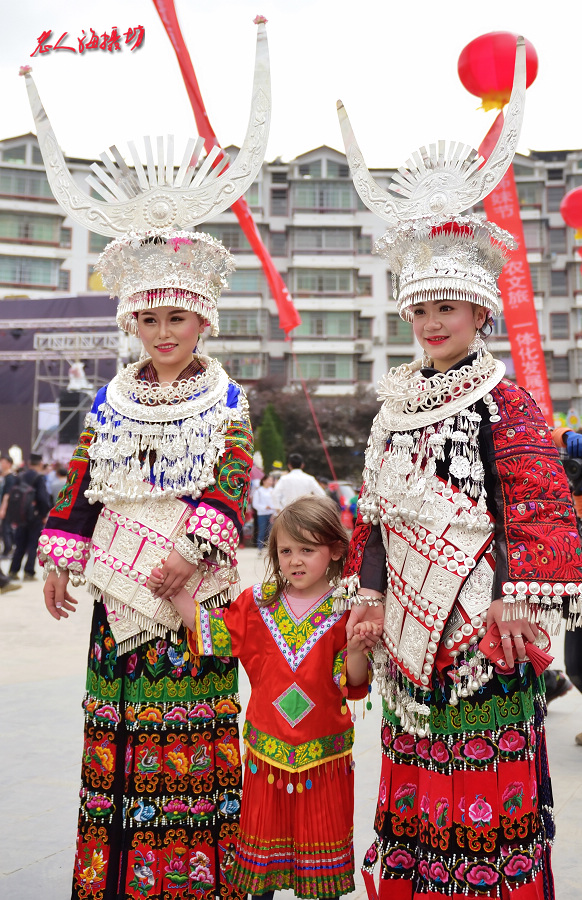 探访苗族银饰,苗族风情拨银饰