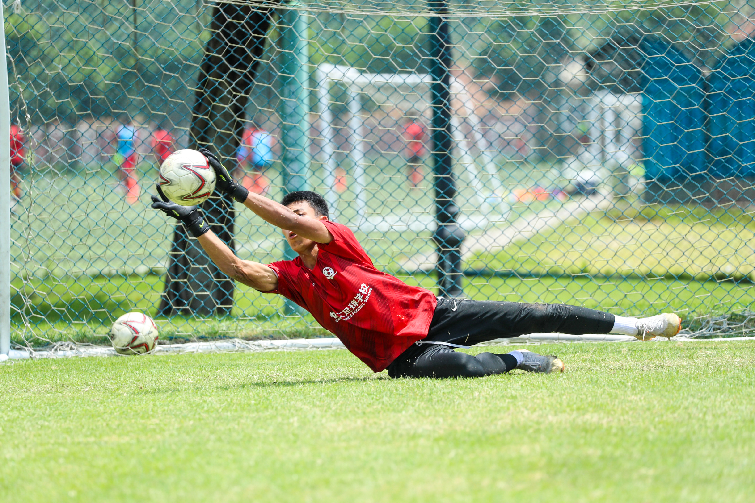恒大足校展现人才储备,恒大足校智能训练馆