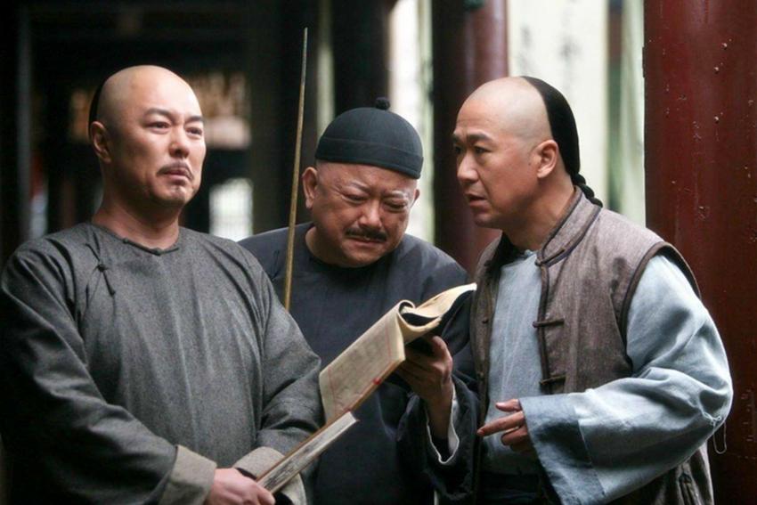 贪官最怕什么？有人说是怕法律，其实，他们最怕换领导