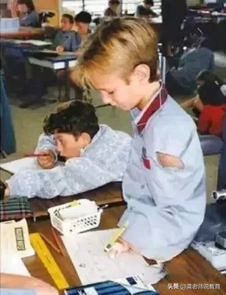 没有四肢的生命斗士,他没有腿但他却能坚强地站起来