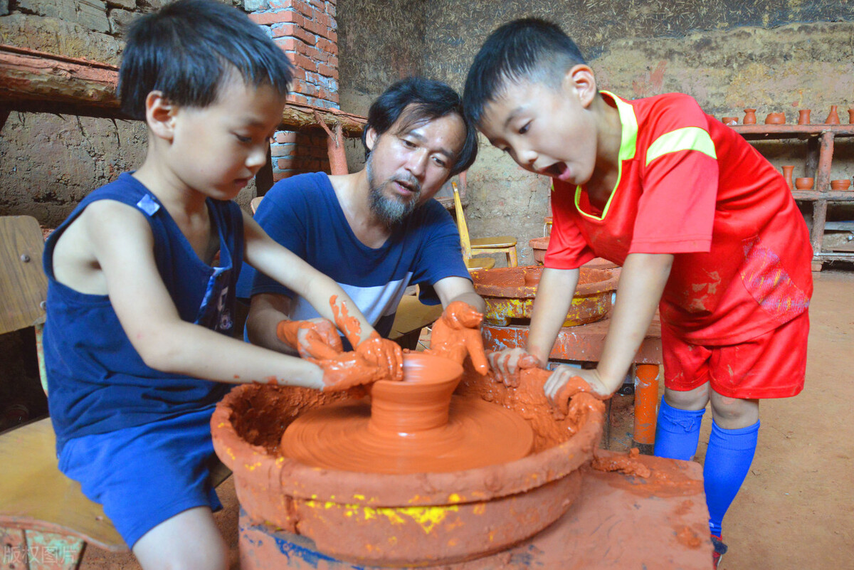 网络游戏是精神*片鸦**？能让人玩到无法自拔，诱导充值只为钱