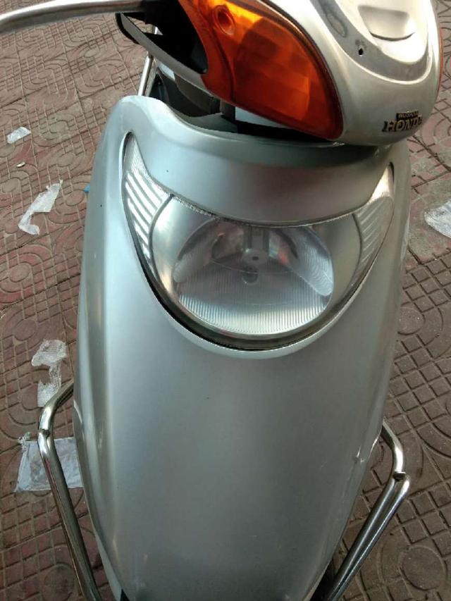 一辆小公主,顾客说前不久换了化油器,但速度和电动车差不多快