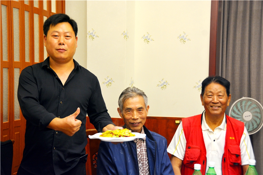 摄影艺术家走进河南洛阳「徐州人家土菜馆」喜迎中秋佳节