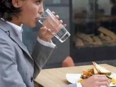 舌头上长了个泡是上火了么,舌头上长泡什么原因导致的