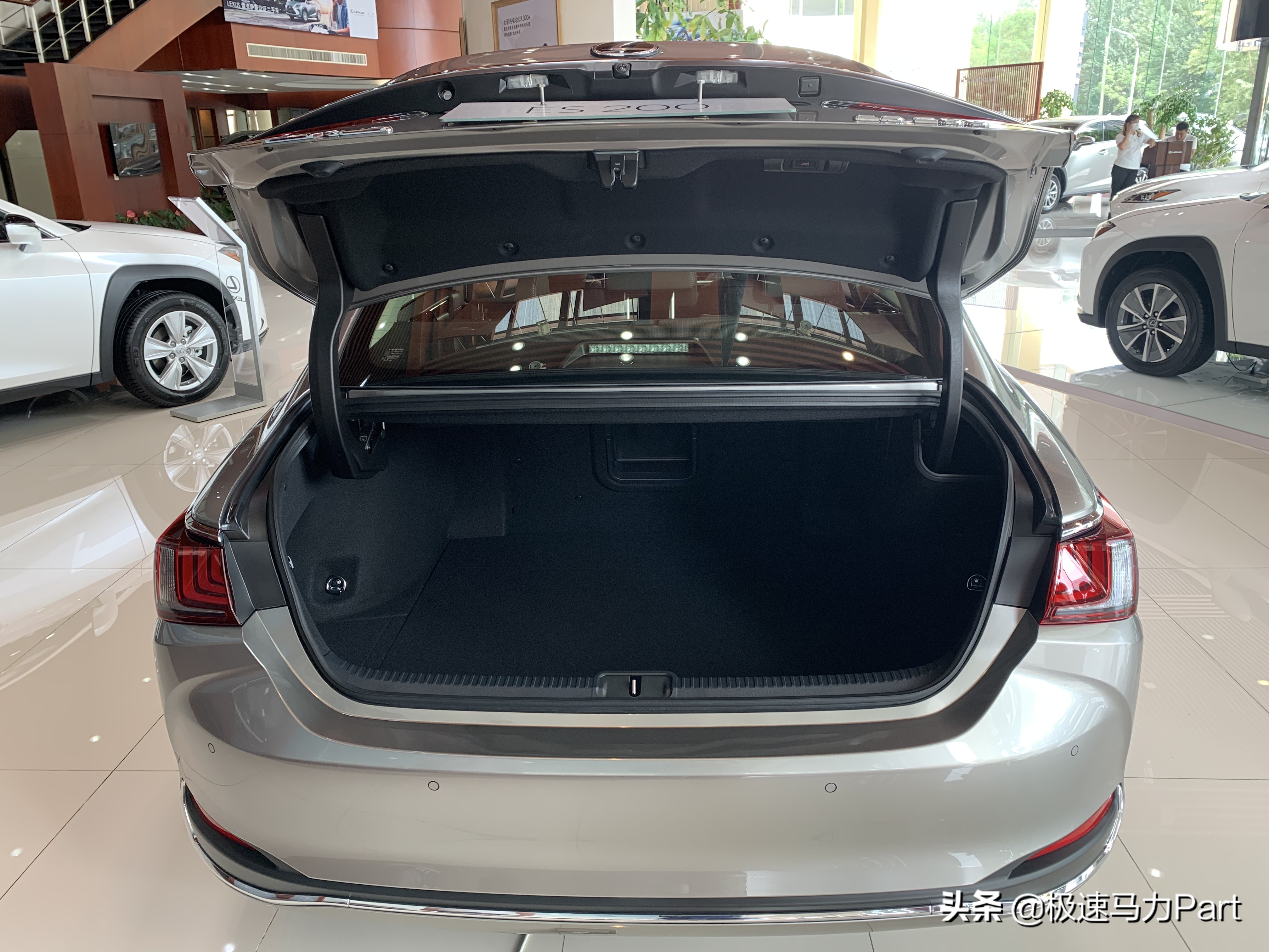 超越试驾,为什么说雷克萨斯es200是最好的