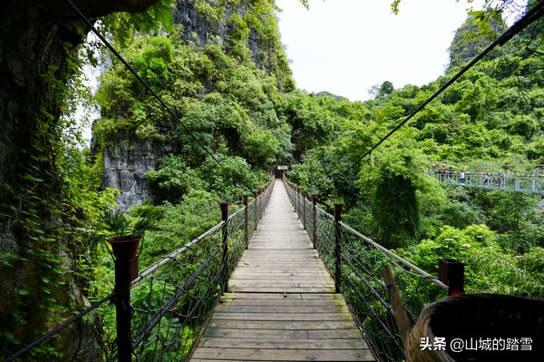 遇龙河乘竹筏漂流，打卡20元人民币取景地，漓江山水画卷尽收眼底