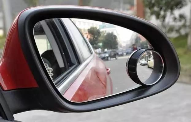 后视镜小圆镜有什么用,车后视镜小圆镜有什么作用