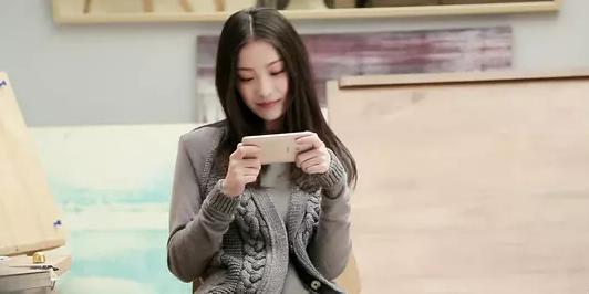 情商低的女人都喜欢炫耀吗,有情商的女人会这样发朋友圈