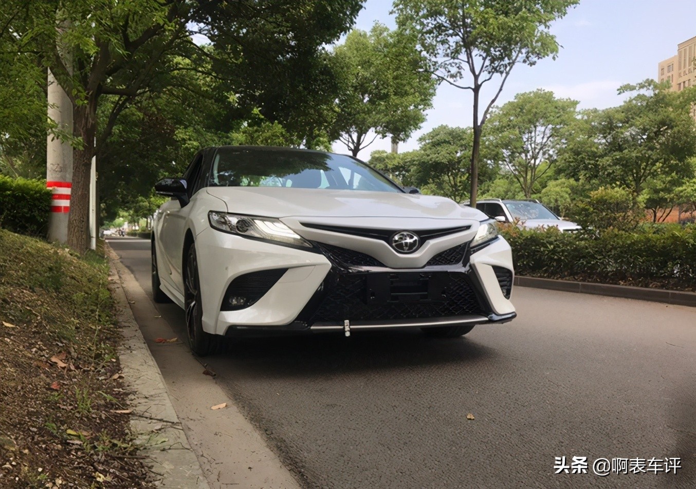 凯美瑞锋尚版和豪华版哪个保值,丰田凯美瑞2.0s锋尚版加速测试