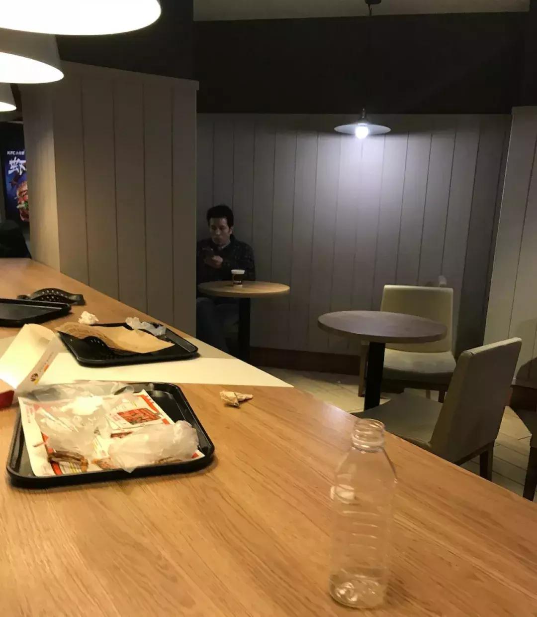 午夜2点，在麦当劳看见另一个深圳！