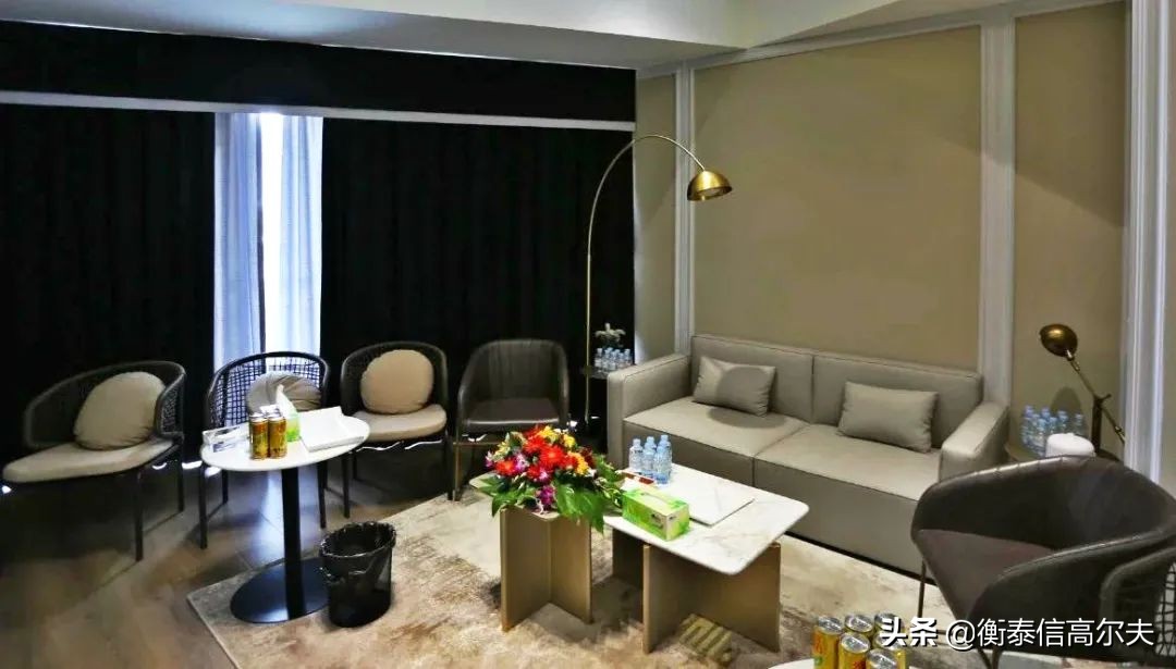 1100m²!绿地与保利双强联袂,打造室内高尔夫航空母舰