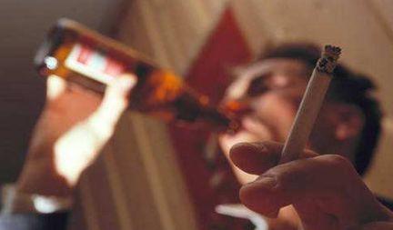 殴打父母、孤僻自闭的双相情感障碍女孩能否成功自救？