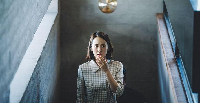 《上流寄生族》女主角原来是“韩版舒淇”被封“韩国第一*星艳**”