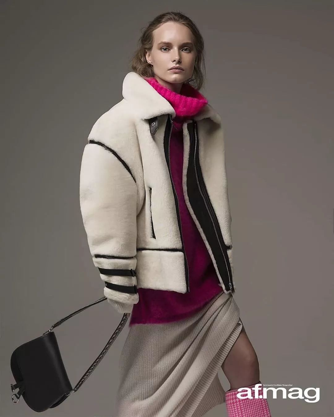 周洁琼穿砂糖匡威鞋,周洁琼鞋