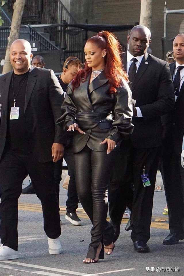 皮衣皮裤哈伦裤套装,哈干区蕾哈娜皮衣穿搭