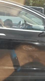 特斯拉高速上自动驾驶视频,特斯拉高速碰撞后正常行驶