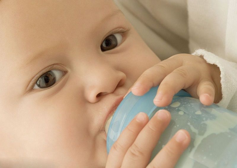 妈妈喂奶的几个动作,婴儿喂奶时打嗝怎么办