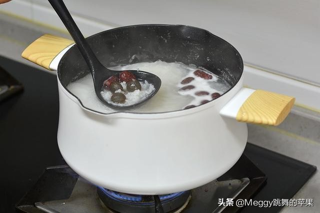 有涂层的锅要不要开锅?简单几步,熬一锅好粥,自带甜味养胃暖身
