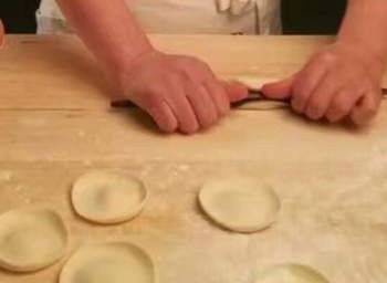 教你6种快速包饺子方法,厨师教你包饺子技巧擀皮方法