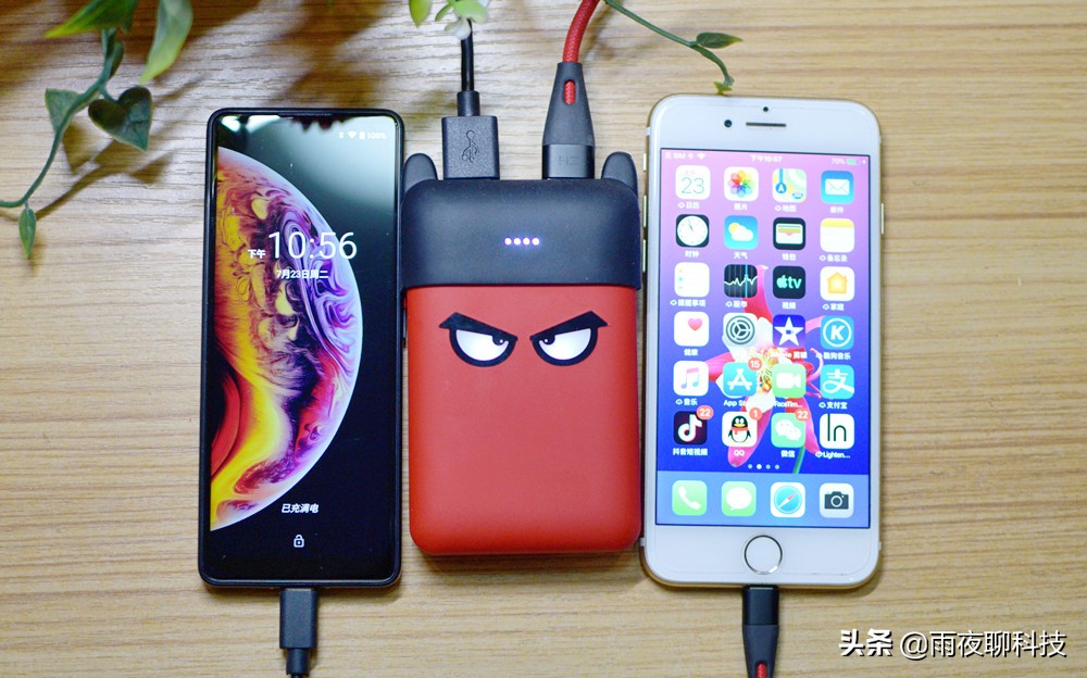 双输出、性能澎湃、魔力十足：爱国者小魔兽MS100移动电源