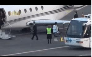 她们还在名媛群拼单，这位柜姐已经收服了世界顶级海王