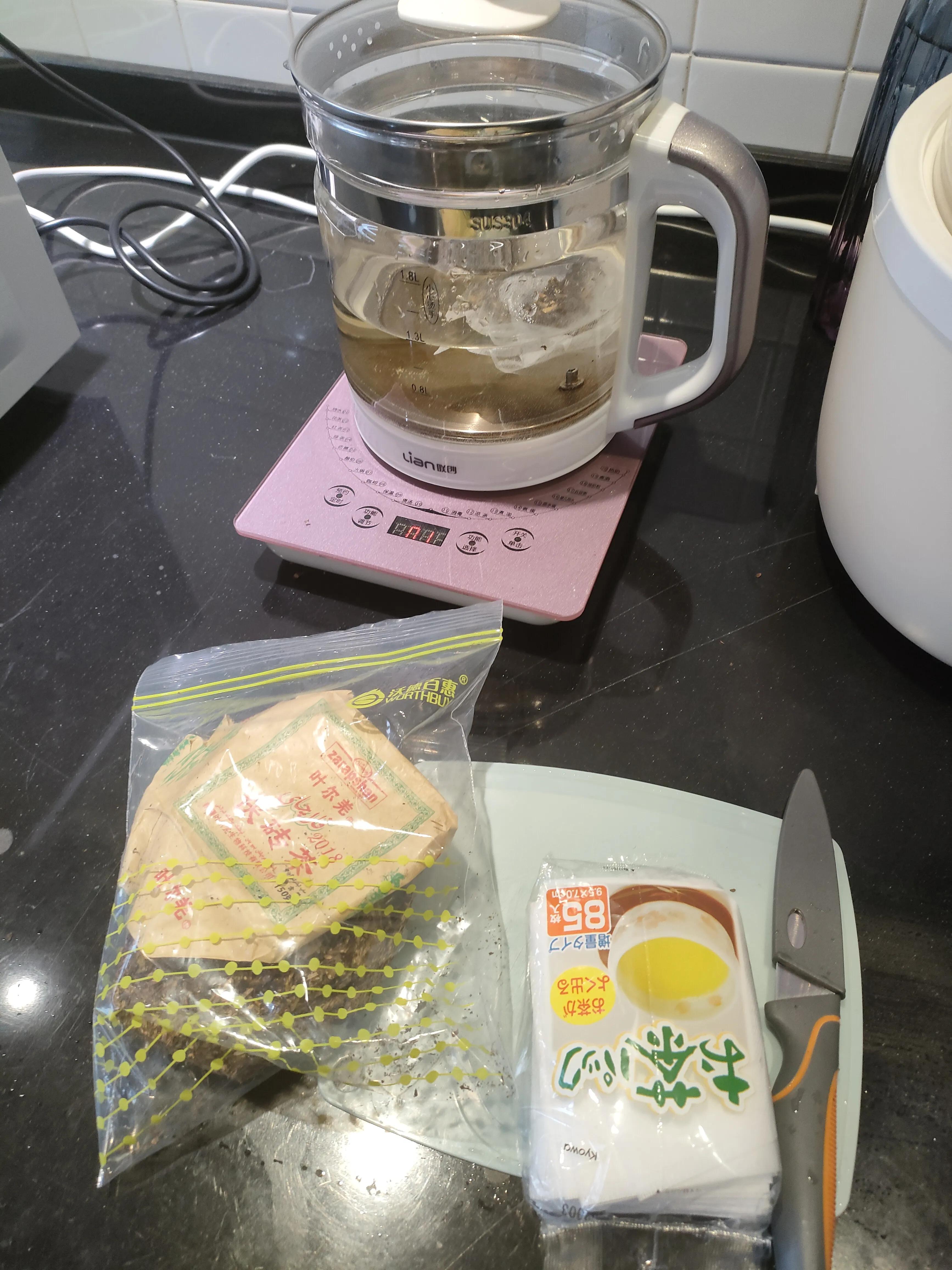 烤奶的做法自制奶茶,自制奶茶要不要加水